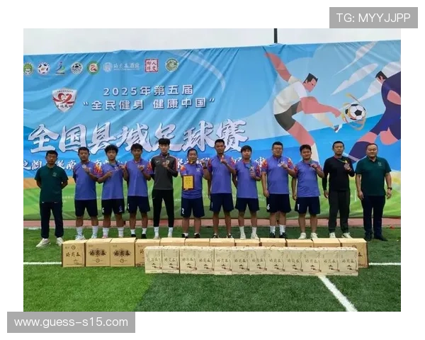 无锡市青少年足球联赛激战正酣,小球员雨中拼搏诠释体育精神 无锡市青少年足球联赛激战正酣,小球员雨中拼搏诠释体育精神