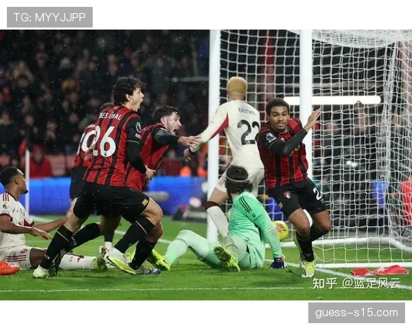 伯恩茅斯阿德利绝杀后跪地滑翔,主场球迷沸腾致敬